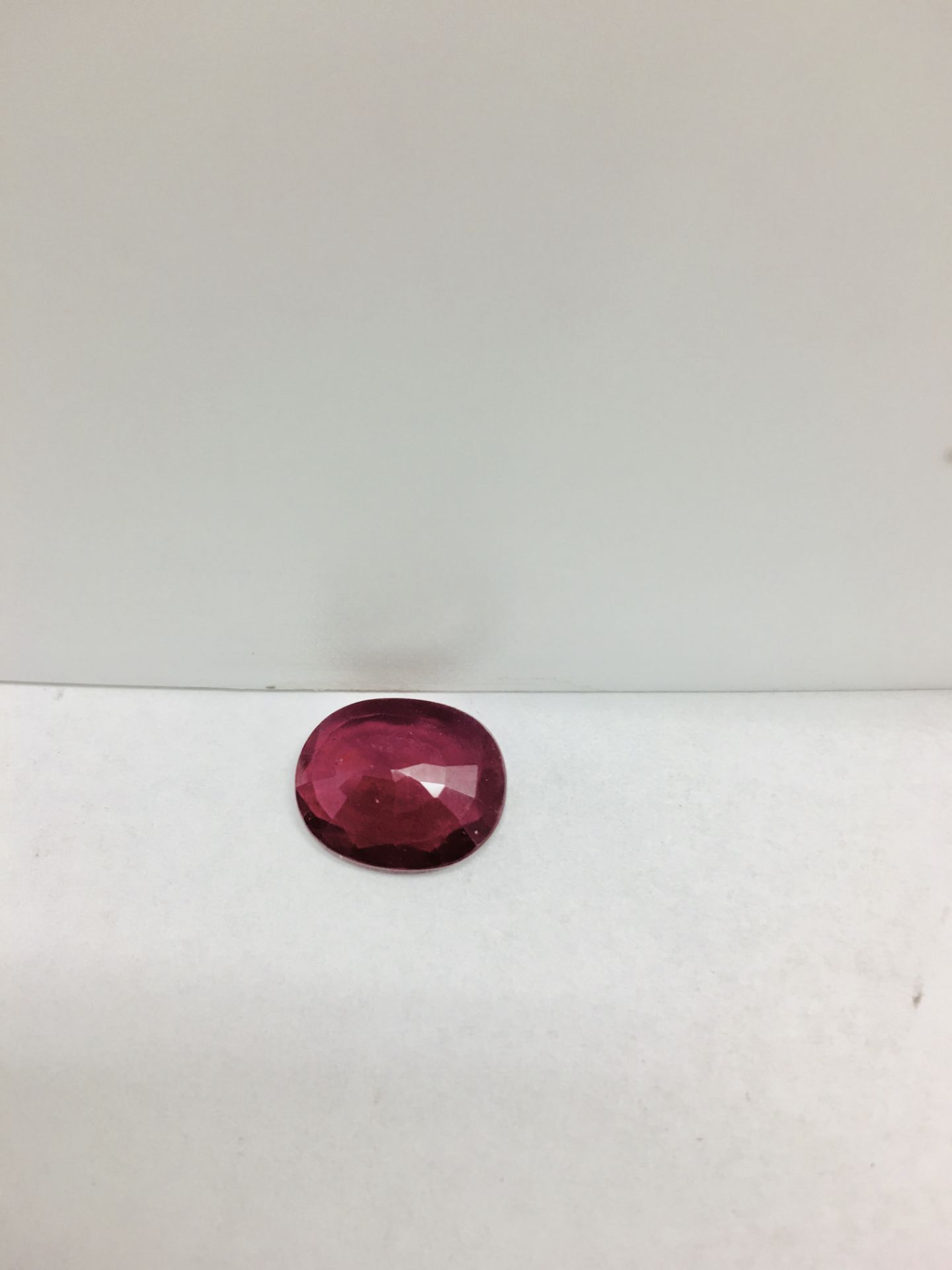 5.17ct ruby,Enhanced by Frature,good clarity and colour,12mmx10mm ,valued at 800 - Image 2 of 2