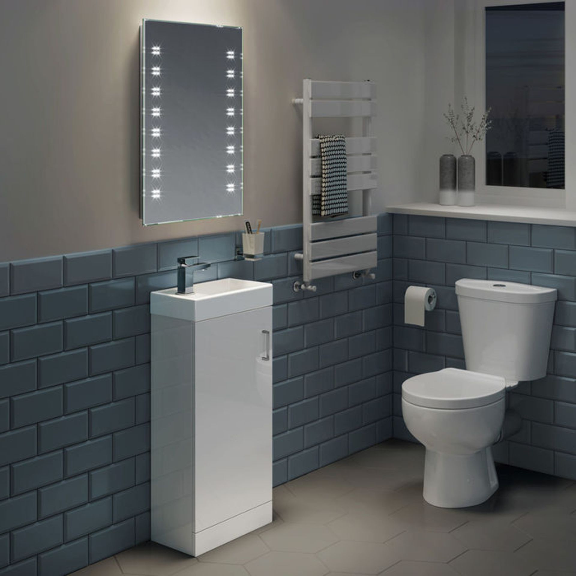 (H17) 700x500mm Galactic Designer Illuminated LED Mirror RRP £324.99 Energy efficient LED lighting - Image 4 of 5