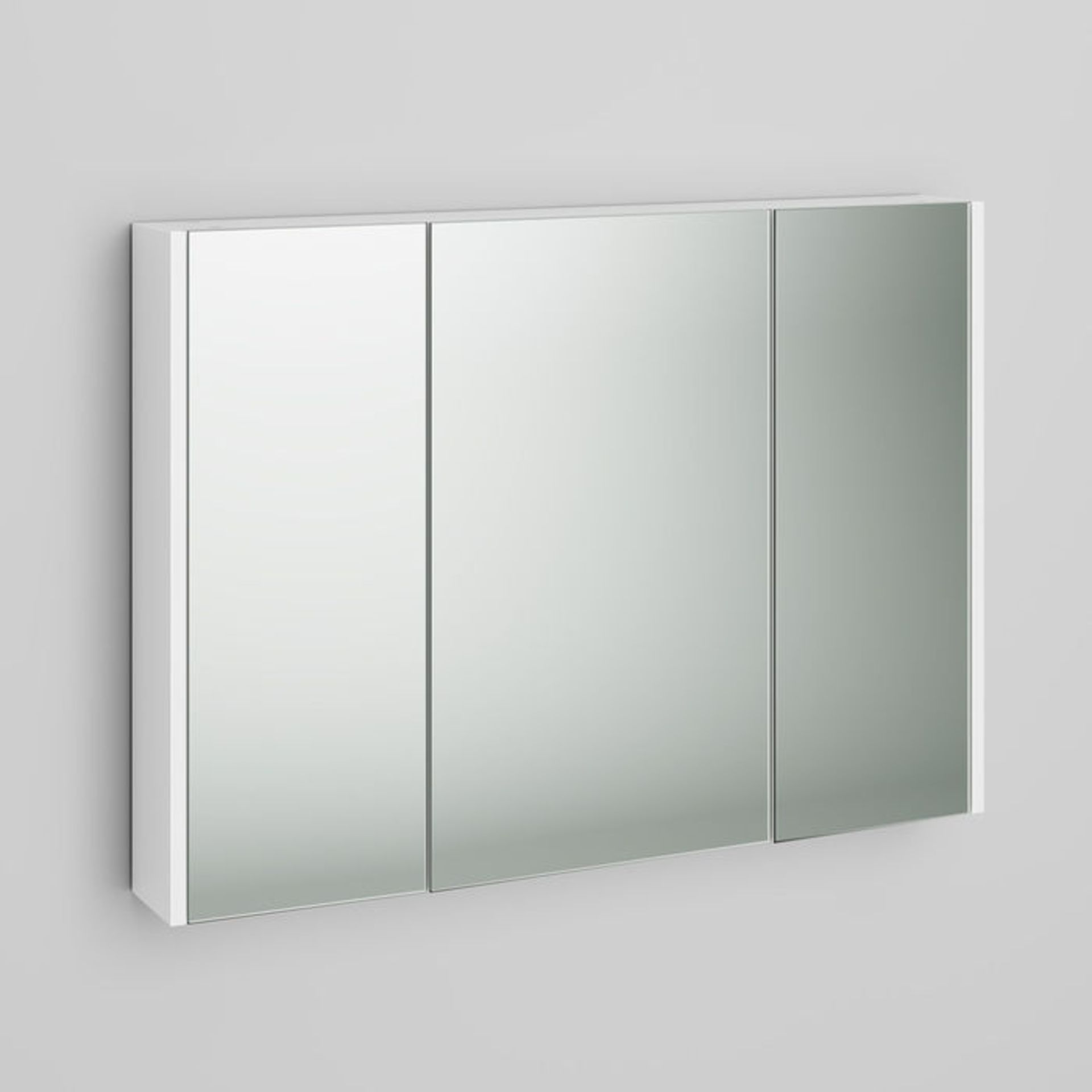 (H128) 900mm Gloss White Triple Door Mirror Cabinet RRP £299.99 Sleek contemporary design Triple - Image 4 of 4
