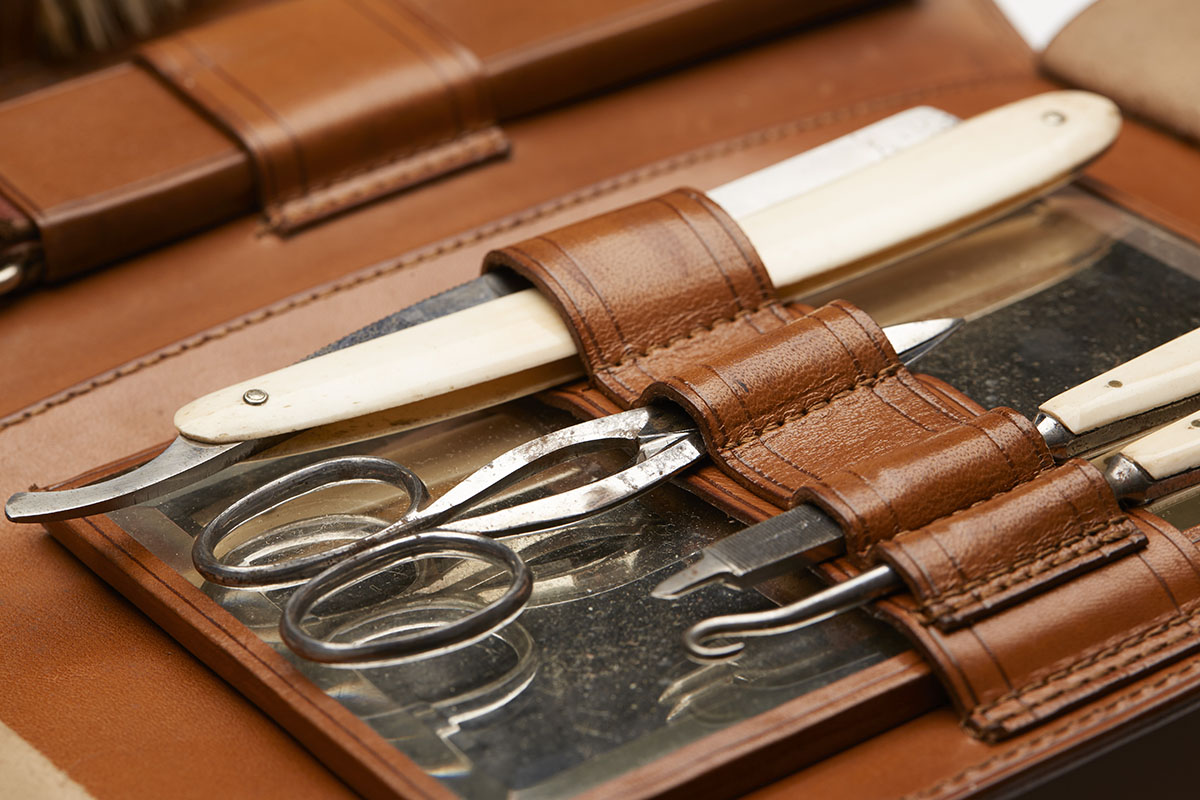 Antique Gentlemans Grooming Set C.1901 - Image 2 of 13