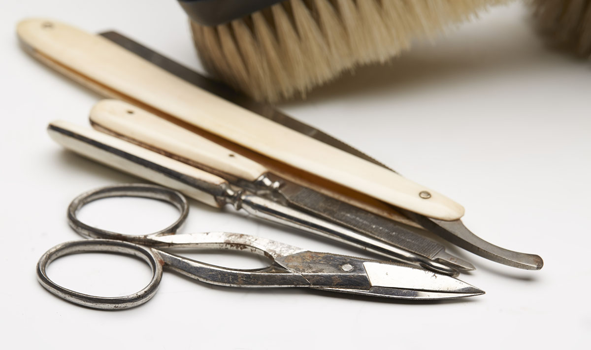 Antique Gentlemans Grooming Set C.1901 - Image 8 of 13