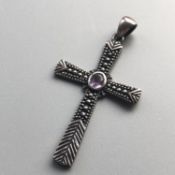 Beautiful vintage 925 Silver Cross pendant with lilac stone
