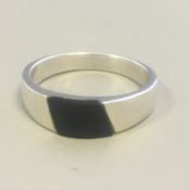 Vintage Retro Solid Sterling Silver Ring with Black Stone - UK Size Q