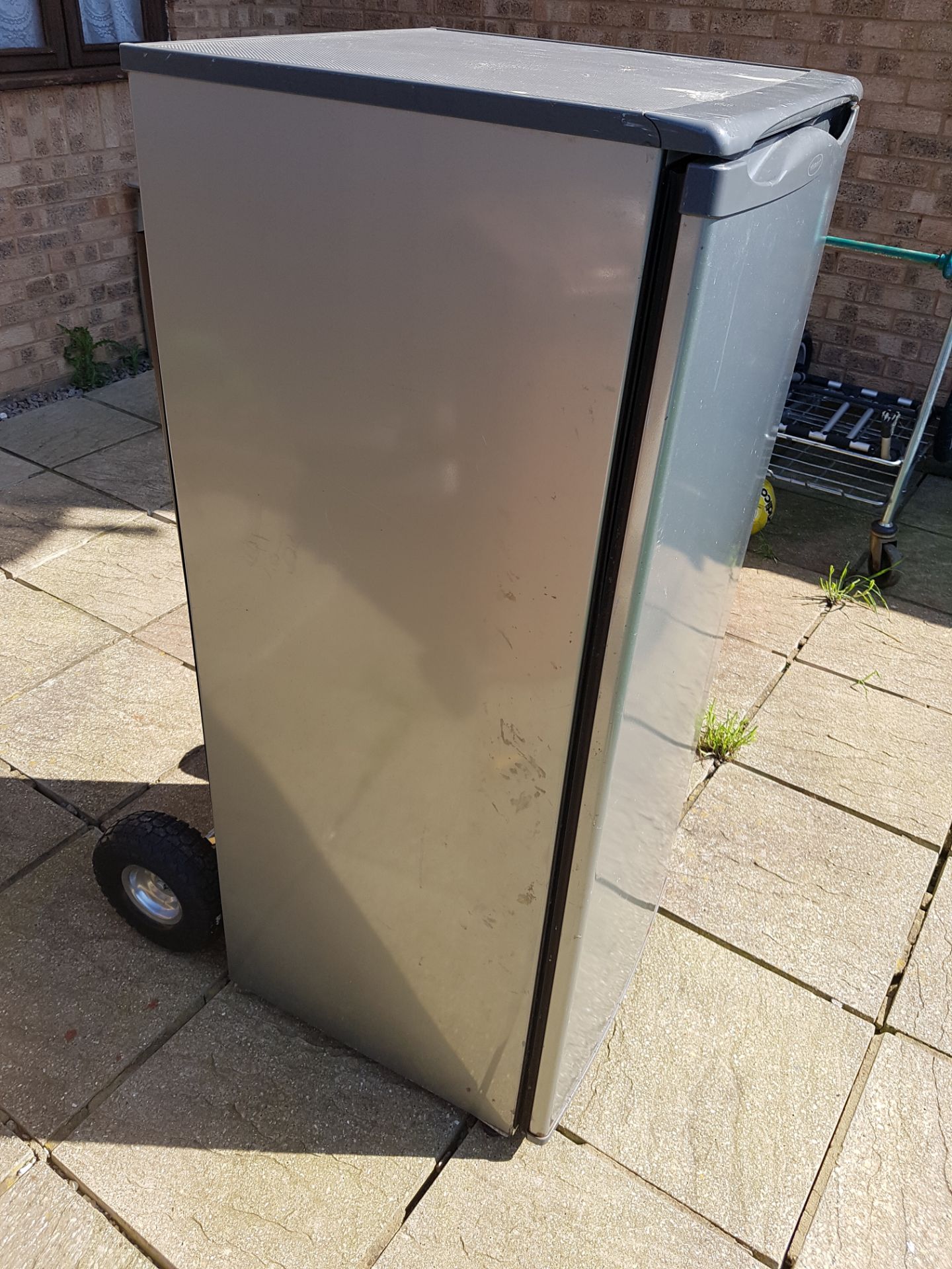 No Reserve: Tall, Freestanding Hotpoint Fridge in Silver - Image 2 of 5