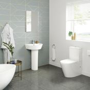 (Y197) Lyon II Close Coupled Toilet & Cistern inc Luxury Soft Close Seat. RRP £399.99. Lyon is a