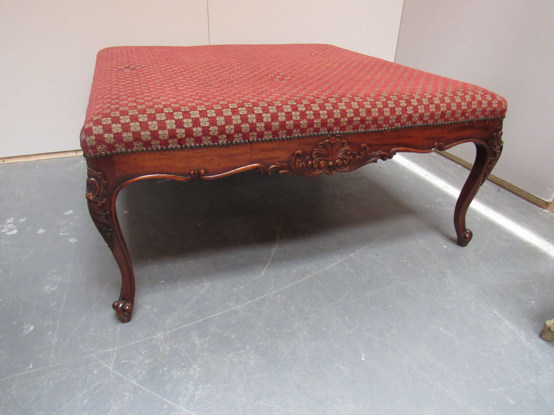 Large Victorian style free standing centre stool - Image 2 of 6