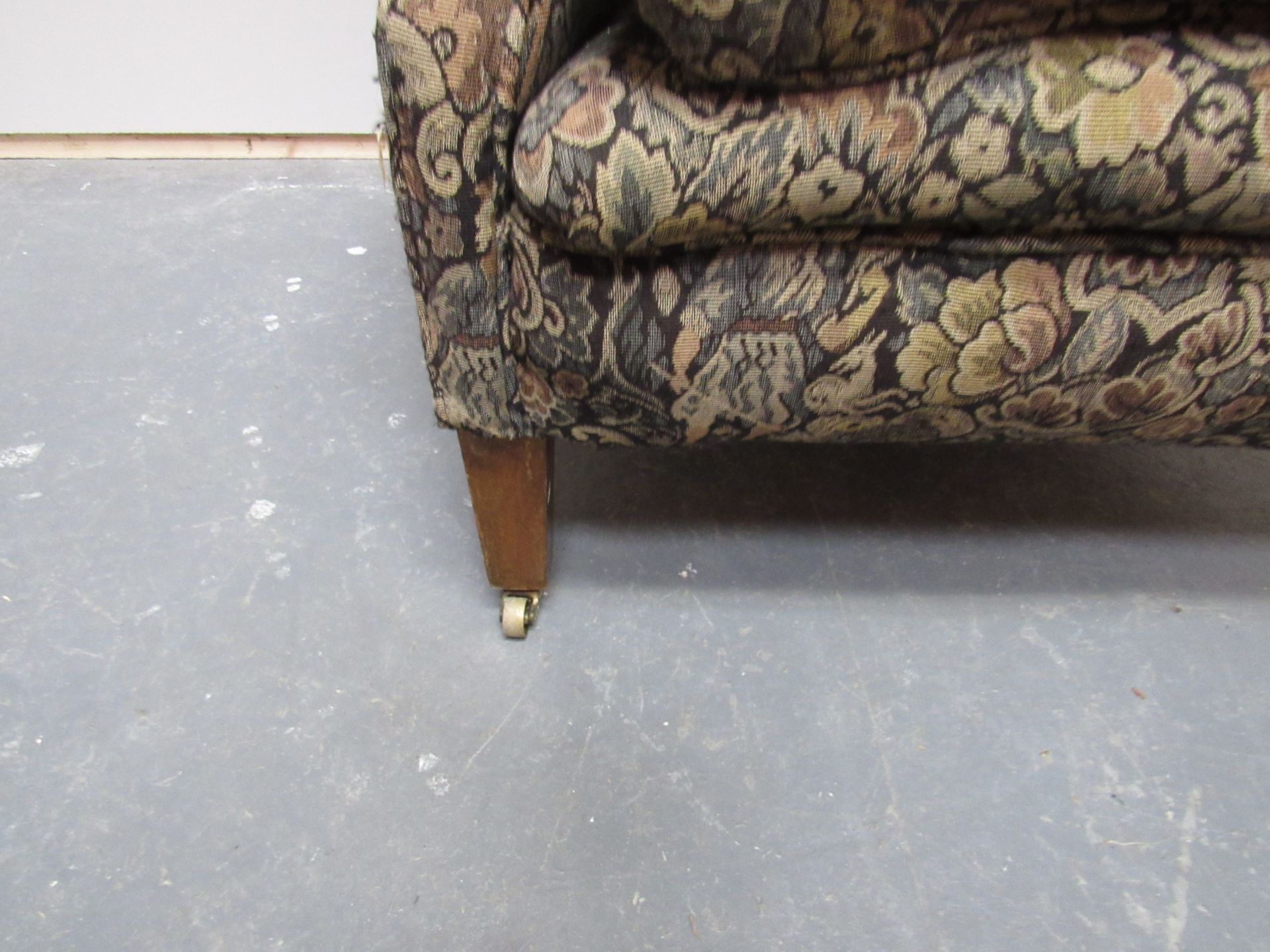 Small tub chair raised on square tapering legs covered in a funky covering - Bild 2 aus 3