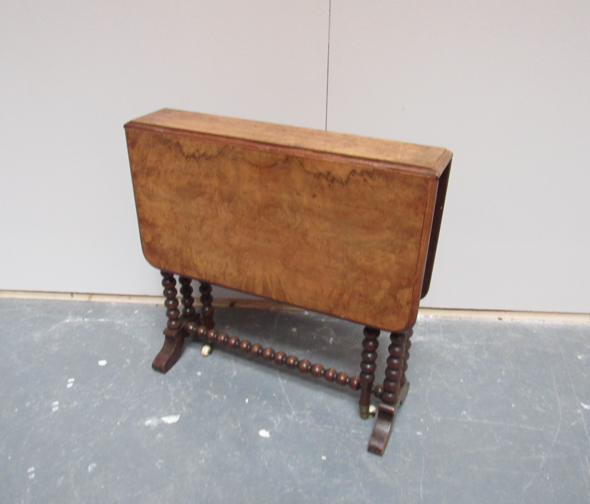 Small Burr Walnut Sutherland Table With Bobbin Legs - Bild 3 aus 4