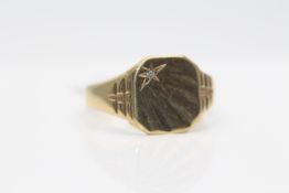 9ct Yellow Gold Gents Signet Ring, Set with a Diamond Solitaire
