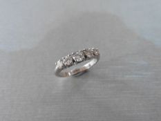 0.72ct diamond five stone ring set in 18ct gold. Graduated brilliant cut diamonds, I colour, si2