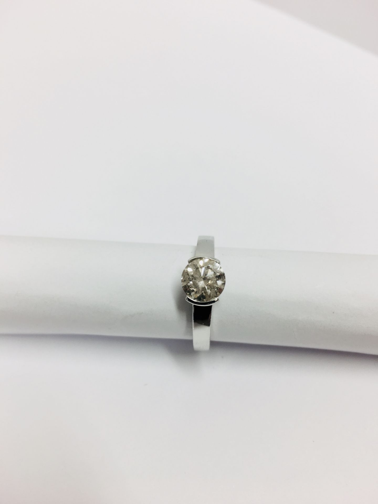 1.00ct Platinum diamond solitaire ring ,platinum 5gms 1/2 rubover mount,1ct natural i1 j Colour - Image 4 of 4