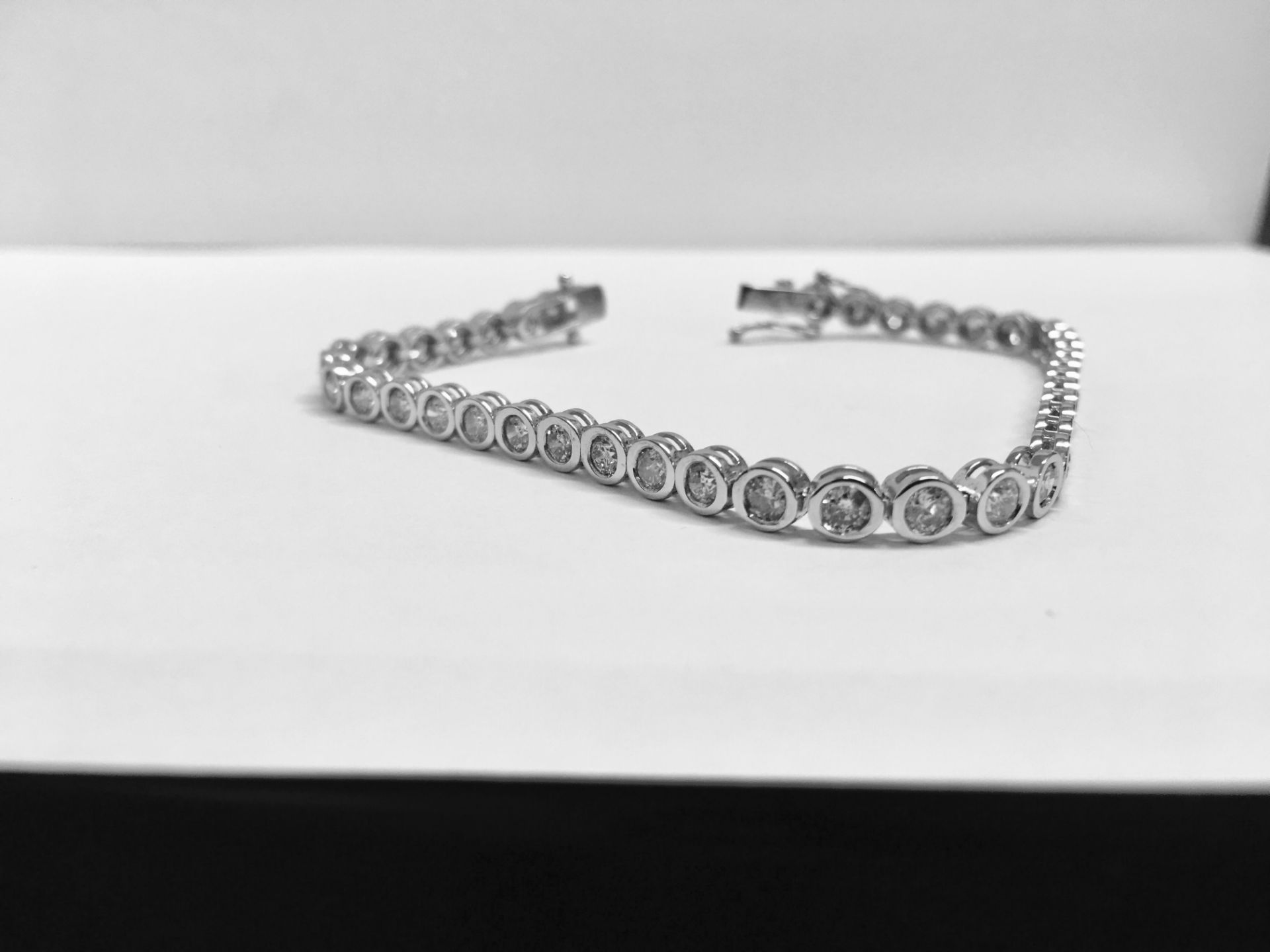 5.60ct diamond tennis style bracelet set with brilliant cut diamonds, I colour, Si3 clarity. 18ct