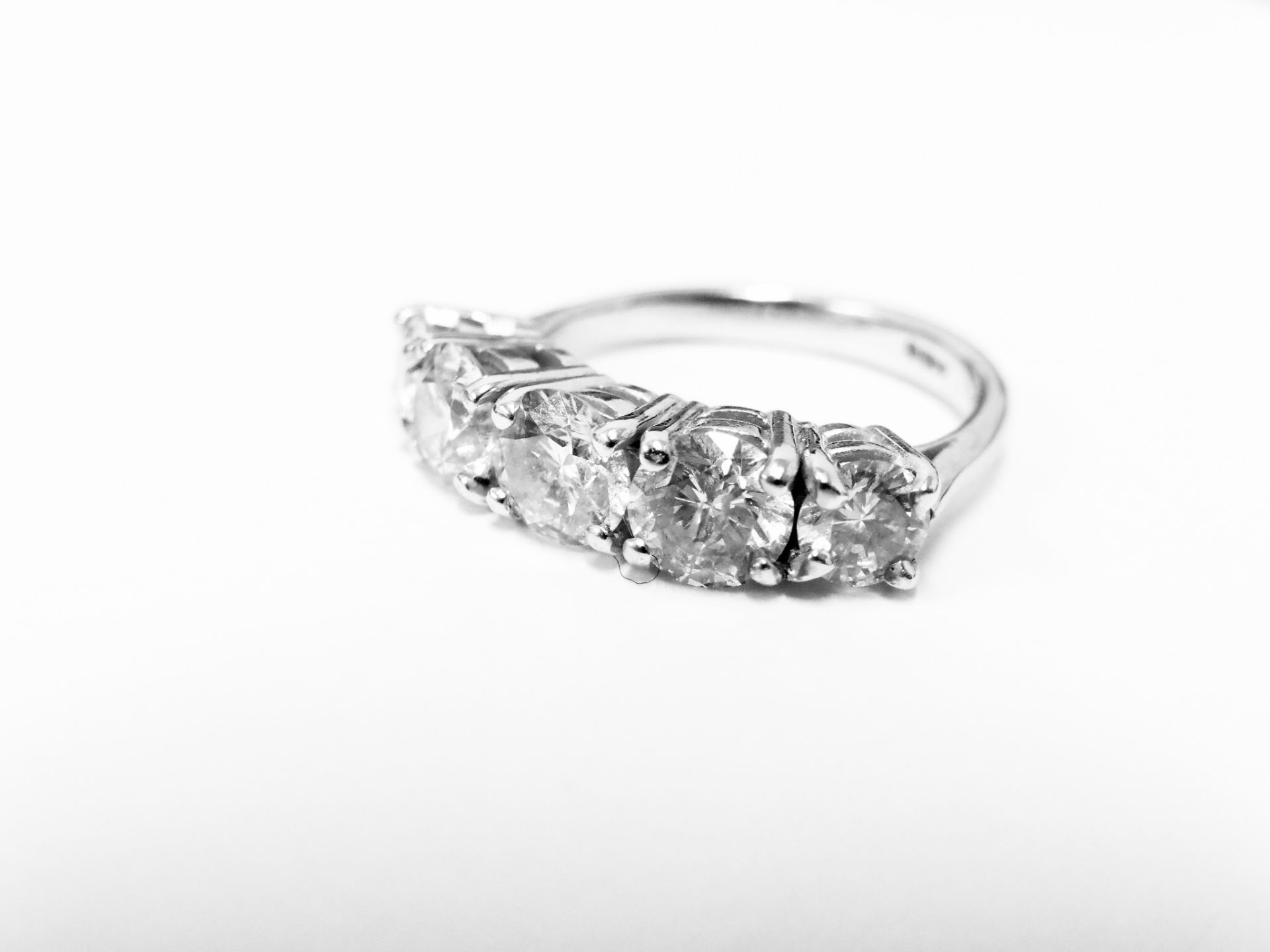 3.50ct diamond five stone ring. 5 x brilliant cut diamonds ( 0.70ct ) I colour and I1-2 clarity. 4 - Image 2 of 4