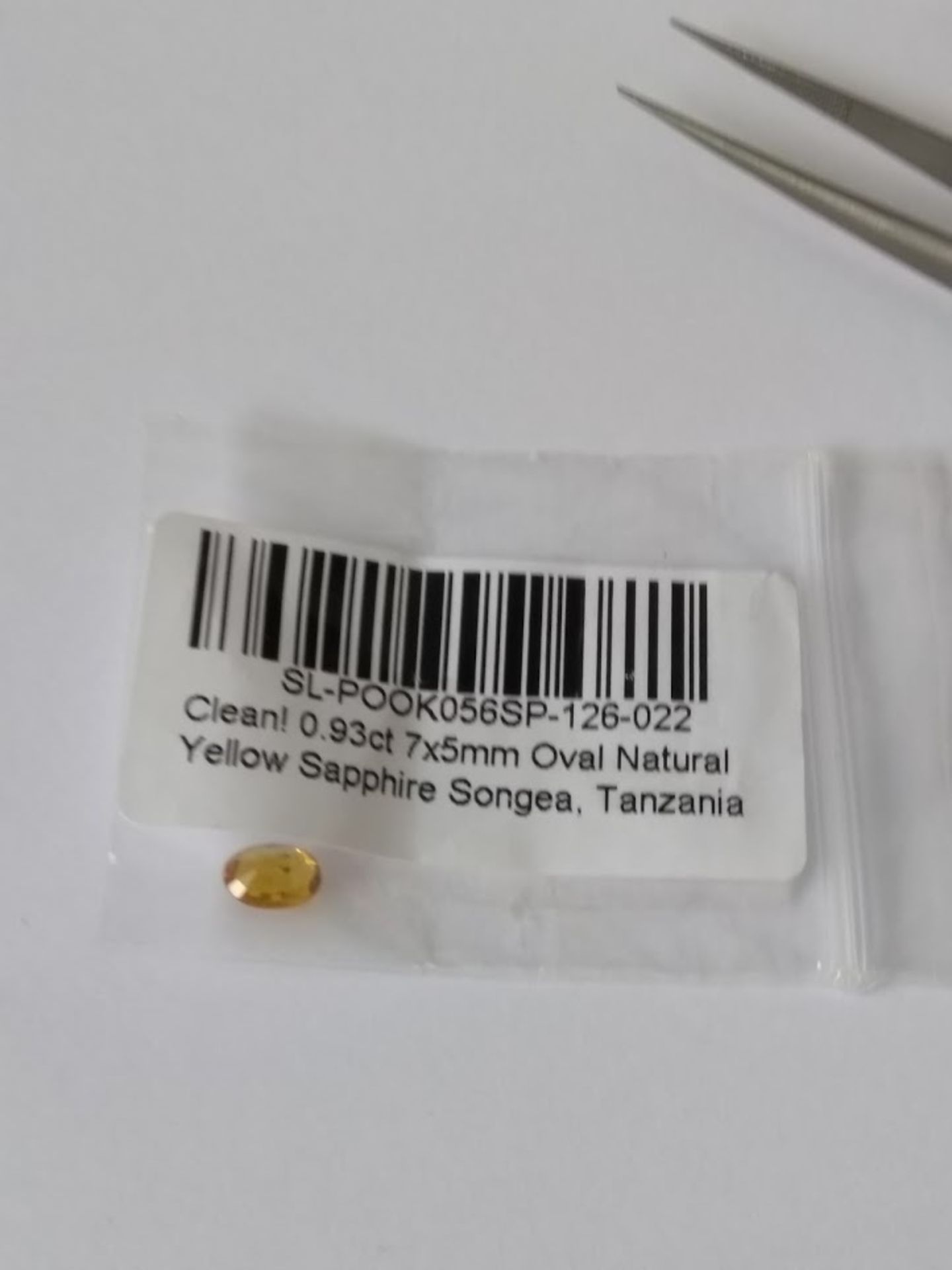 A Stunning 0.93 Cts Natural Golden Yellow Sapphire - Natural No Filling - Transparent - VS Clarity. - Image 2 of 2