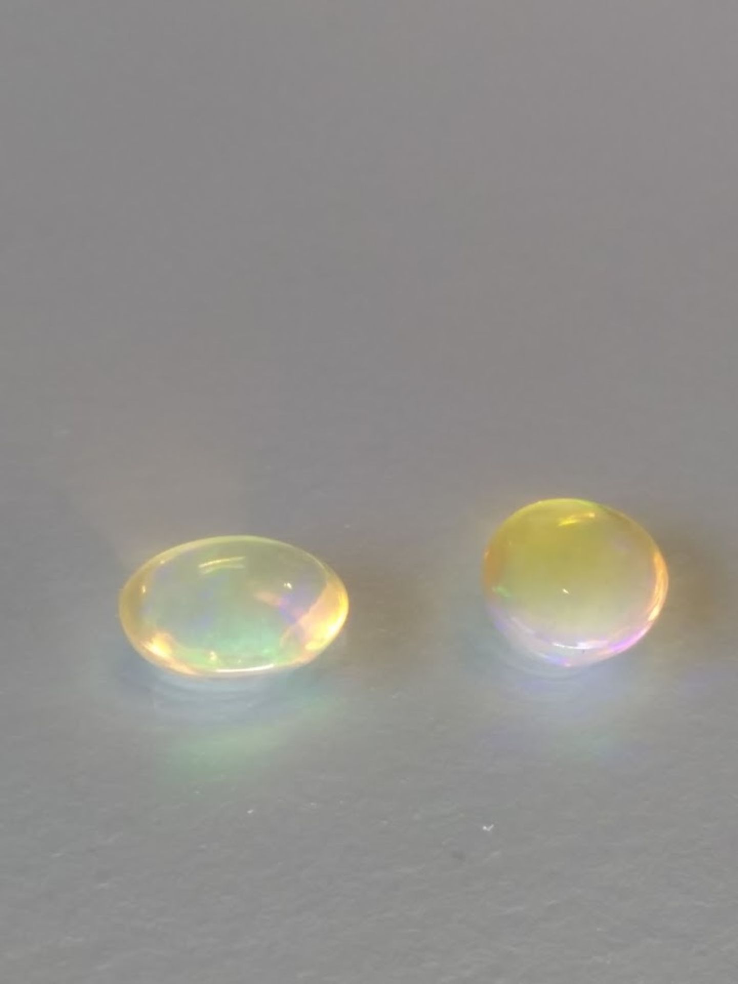 An unusual Pair IGL&I certified 3.00 Cts natural Multi Colour Ethiopian Opals. - Bild 2 aus 3