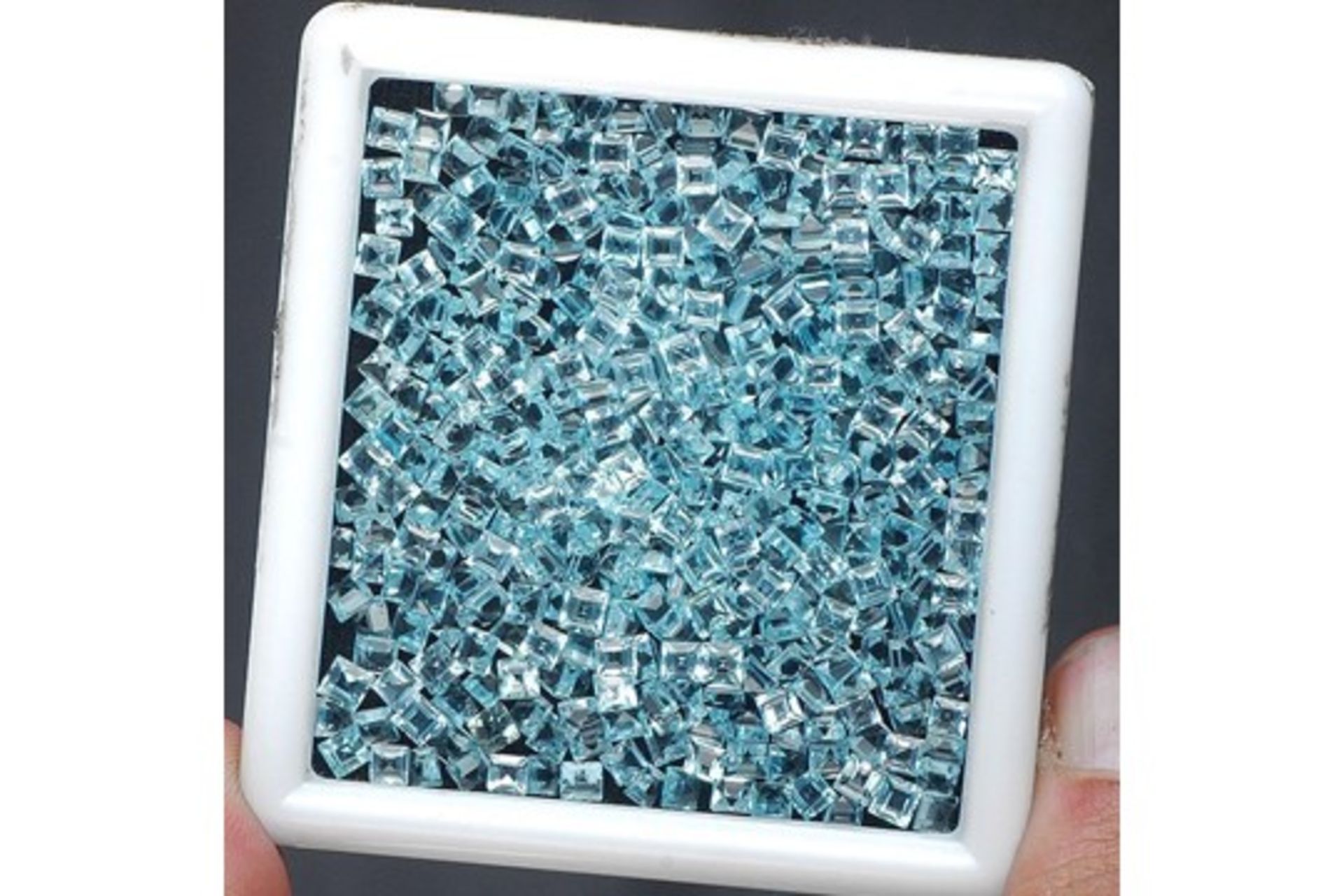 Amazing Collection 69.50 Carats. 375 Pieces IGL&I Certified Natural Blue Topaz Investment Gemstones. - Image 3 of 4