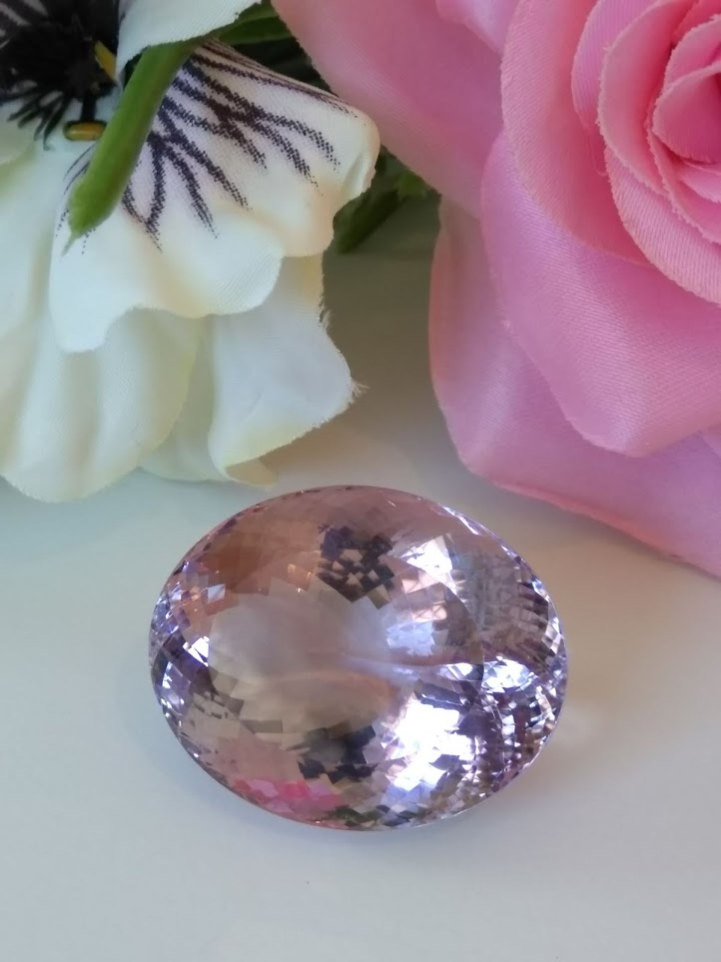 A Beautiful IGL&I Certified 83.00 Cts Natural Brazilian Amethyst Investment Gemstone. - Image 2 of 3