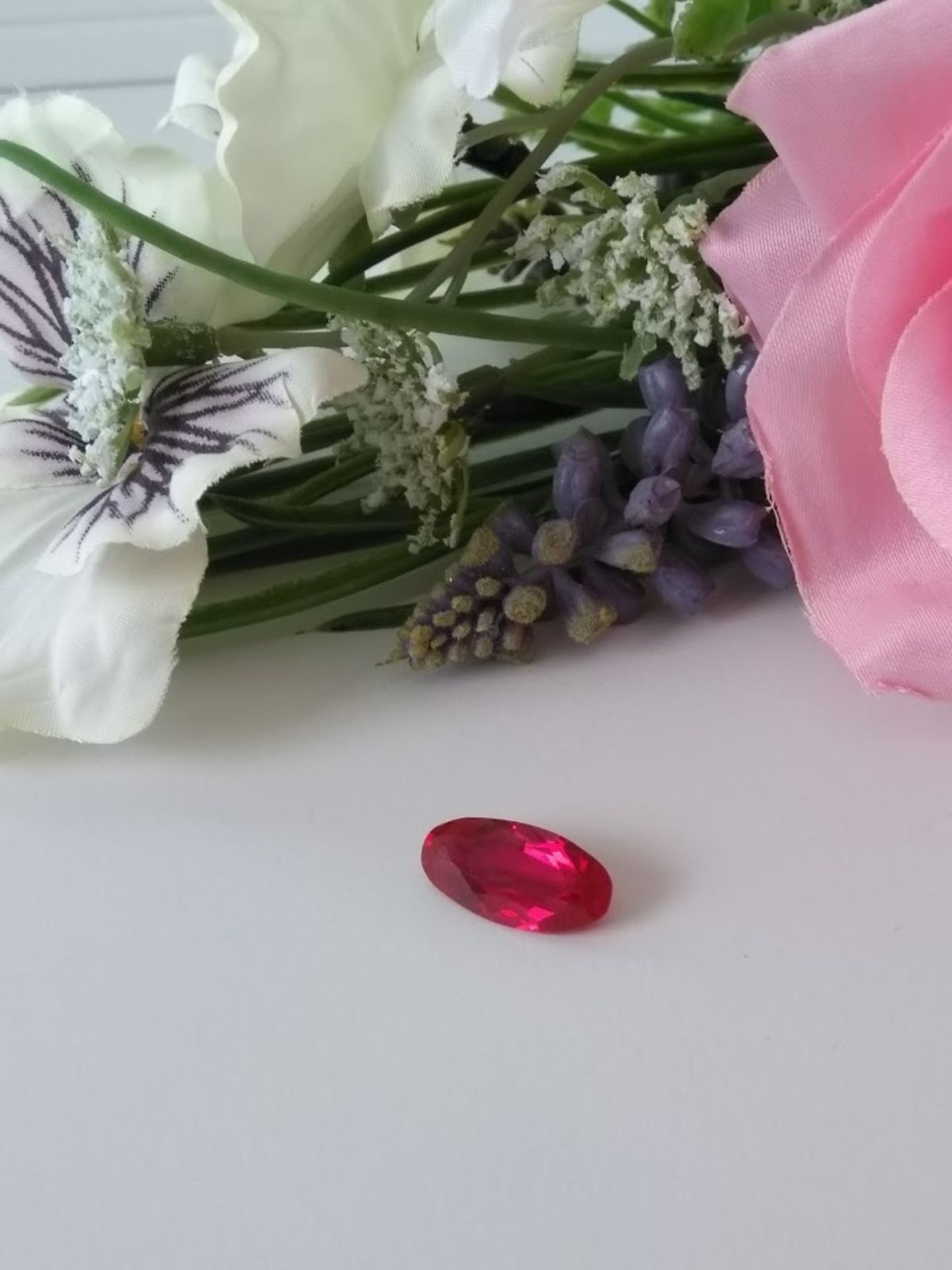 A Truly Stunning AGI Certified 5.64 Cts Ruby Investment Gemstone. - VS Clarity - Stunning Red Colour - Bild 2 aus 3