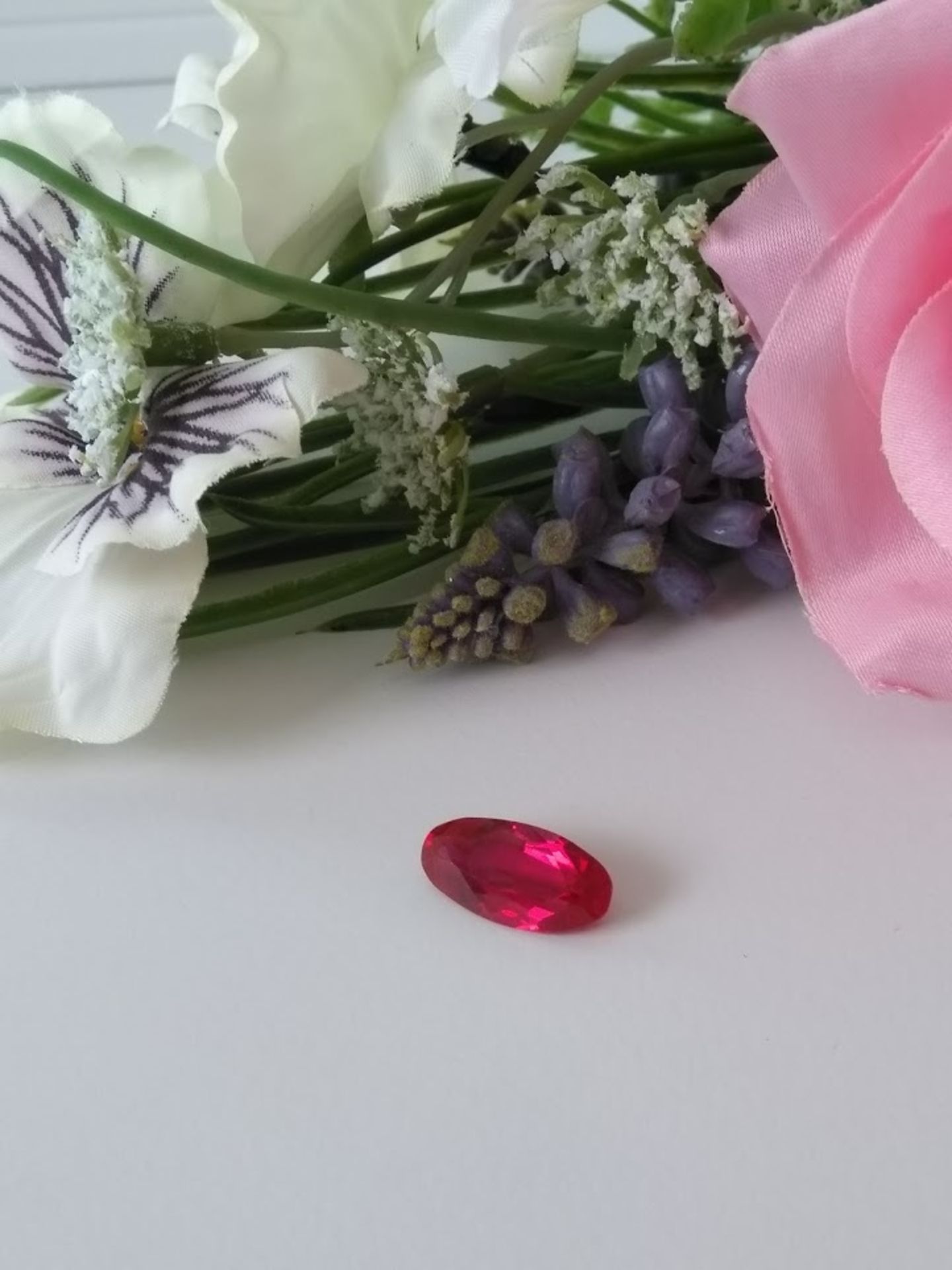 A Truly Stunning AGI Certified 5.64 Cts Ruby Investment Gemstone. - VS Clarity - Stunning Red Colour - Image 2 of 3