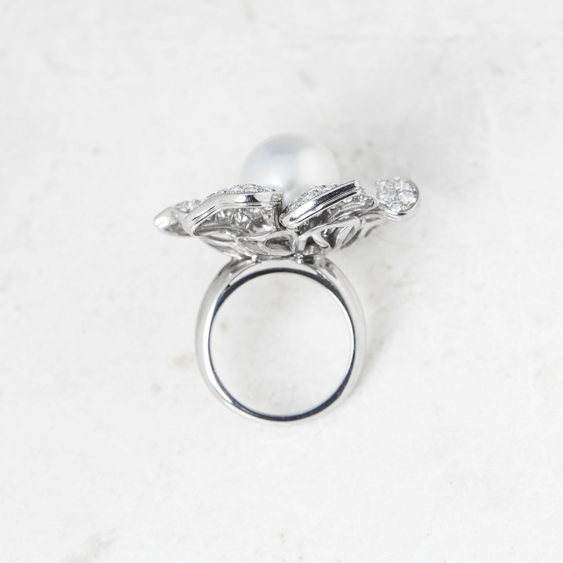 Picchiotti 18k White Gold South Sea Pearl & 3.60ct Diamond Flower Design Cocktail Ring - Image 5 of 6