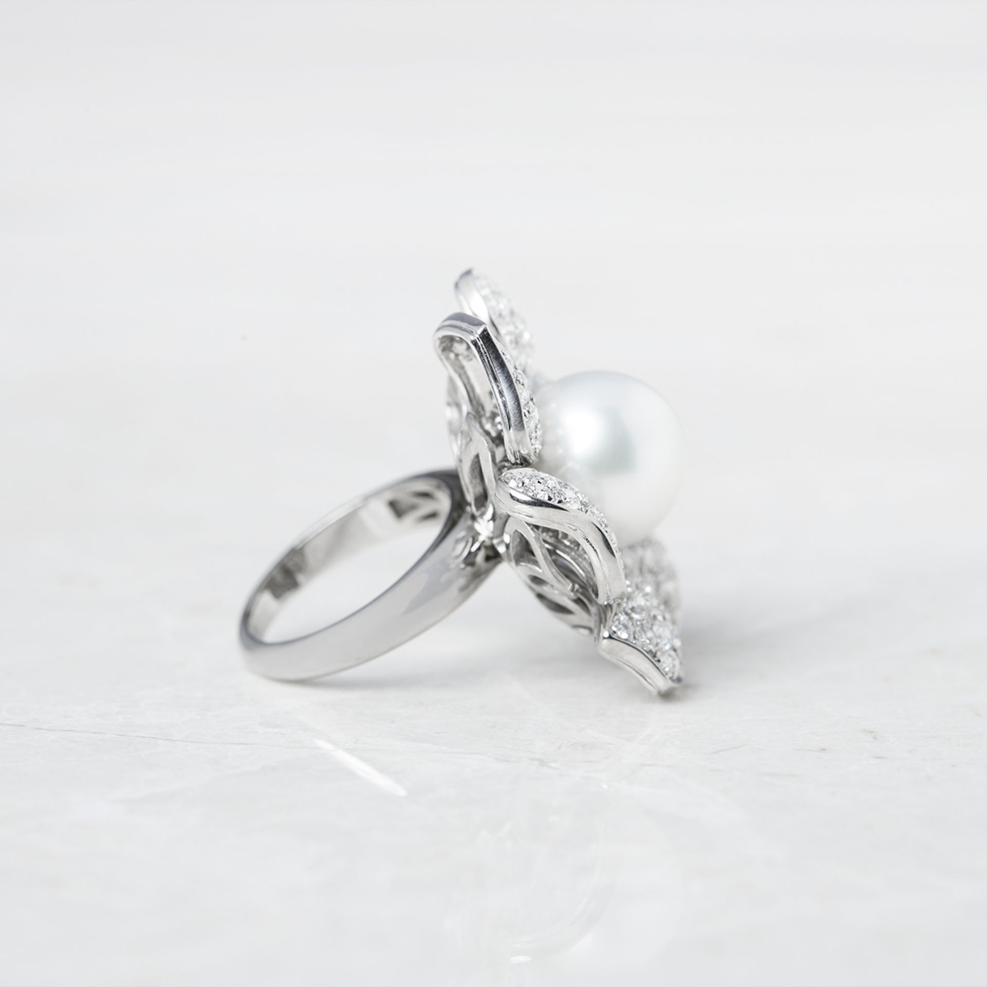 Picchiotti 18k White Gold South Sea Pearl & 3.60ct Diamond Flower Design Cocktail Ring - Image 3 of 6