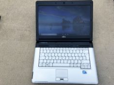 Fujitsu Lifebook S710 laptop Core i5 2.4GHz, 4Gb, 250Gb, 14" Windows 10