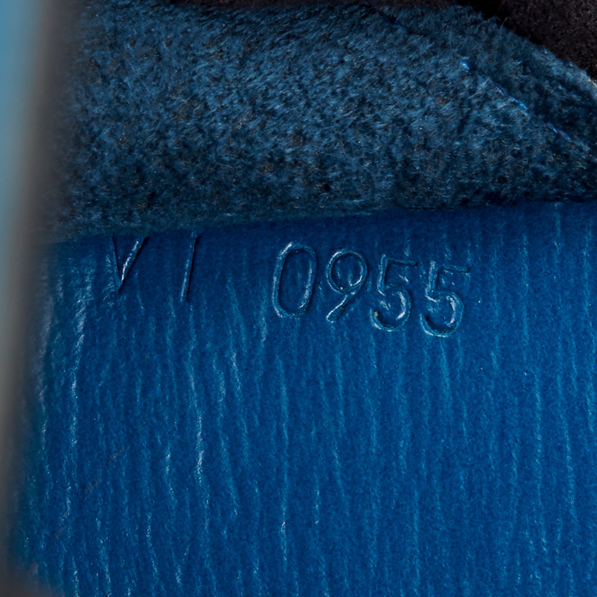 Louis Vuitton Blue Epi Leather Vintage Cluny - Image 8 of 9