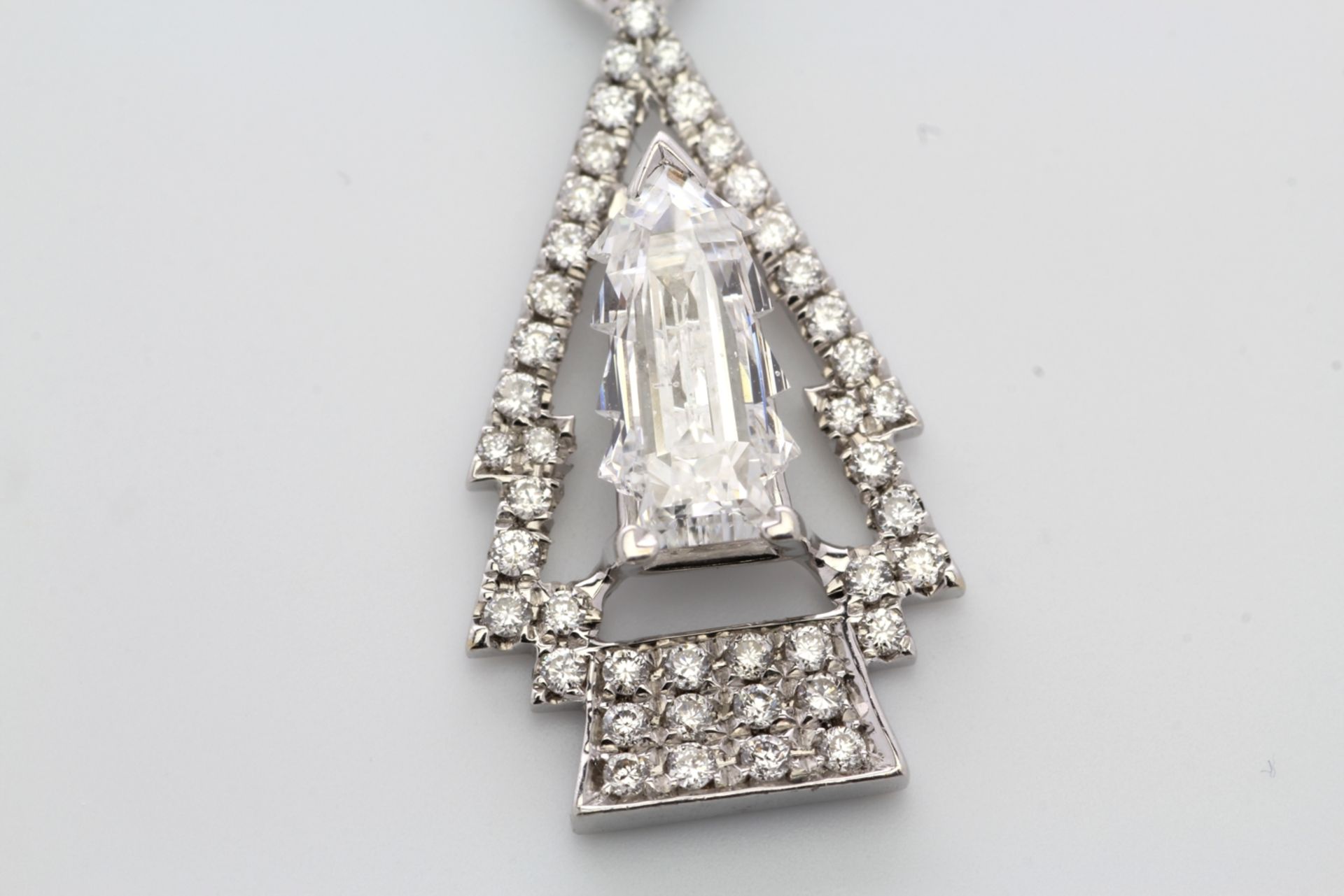 18ct White Gold Halo FANCY Cut Christmas Tree Diamond Pendant 1.01 (0.29) - Image 2 of 2