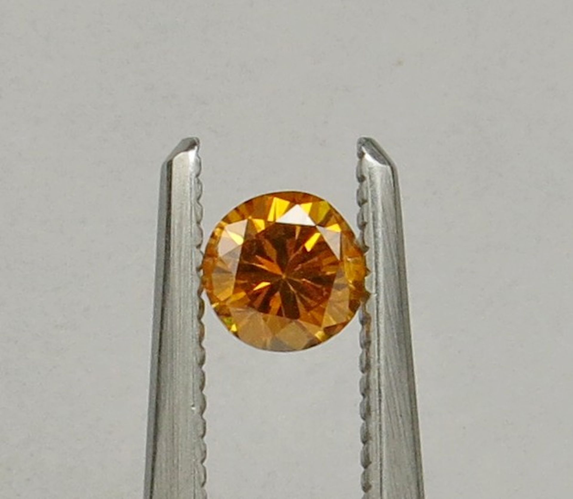 An unmounted Round-shaped diamond weighing app. 0.27ct. Colour : Yellow .Clarity :SI2