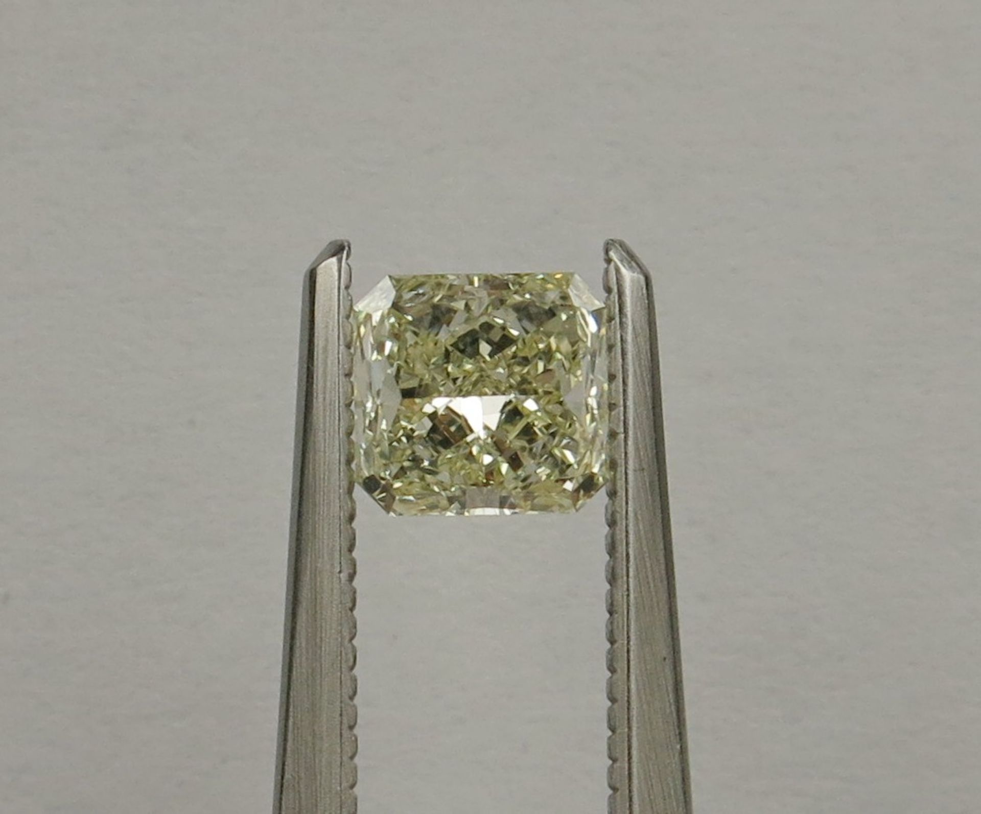 An unmounted Radiant-shaped diamond weighing app. 0.58ct. Colour : Yellow .Clarity :LC