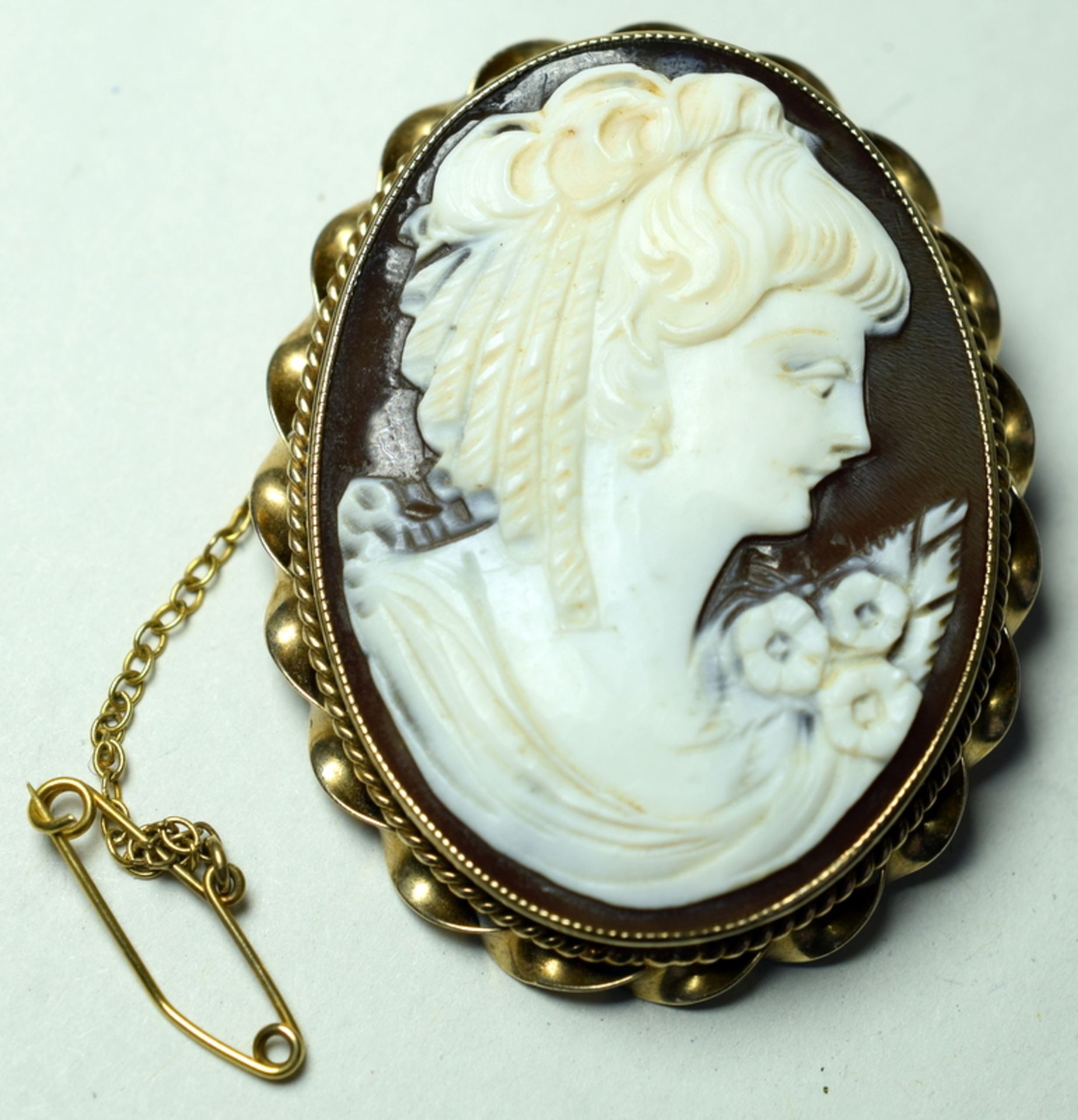 Vintage 9ct Gold Cameo Brooch (signed)