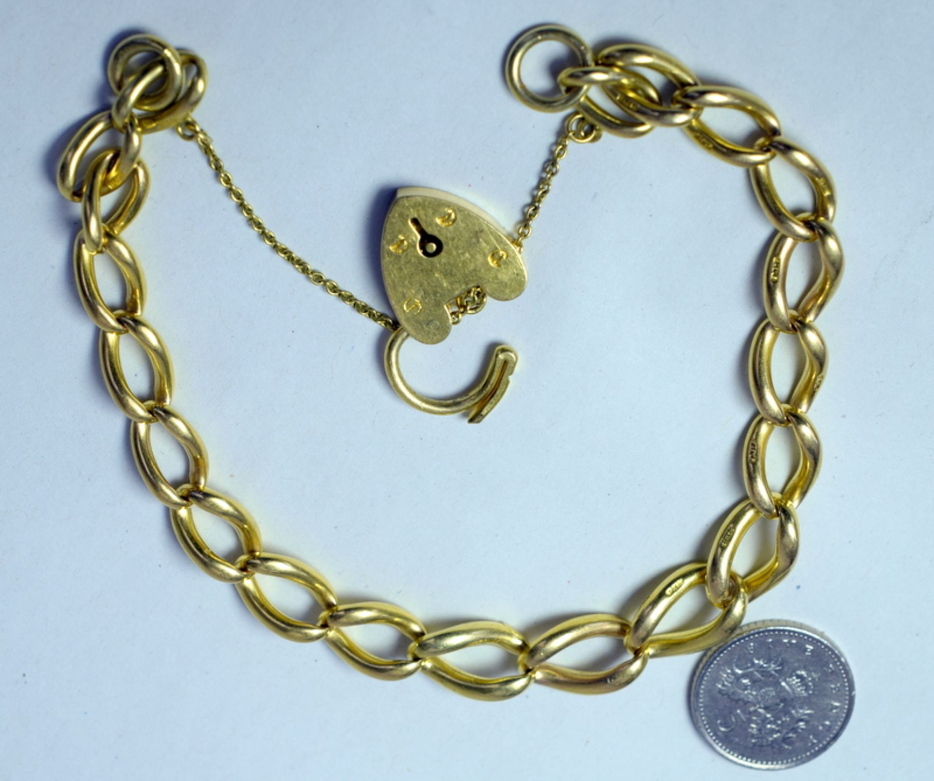 Vintage Large Link 9ct Gold Bracelet With Heart Shape Padlock Clasp - Bild 2 aus 7