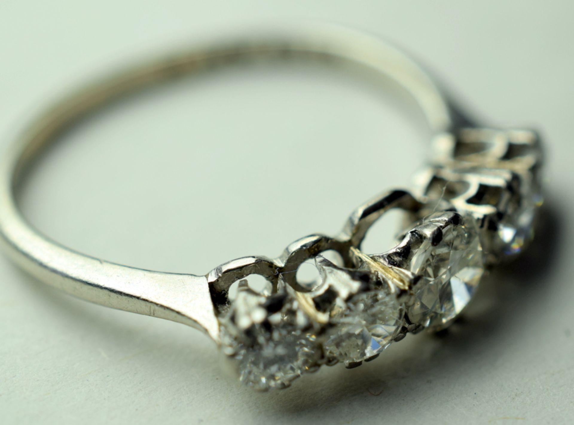 Vintage Lady's 1ct 5 Diamond Platinum Ring. - Bild 5 aus 6