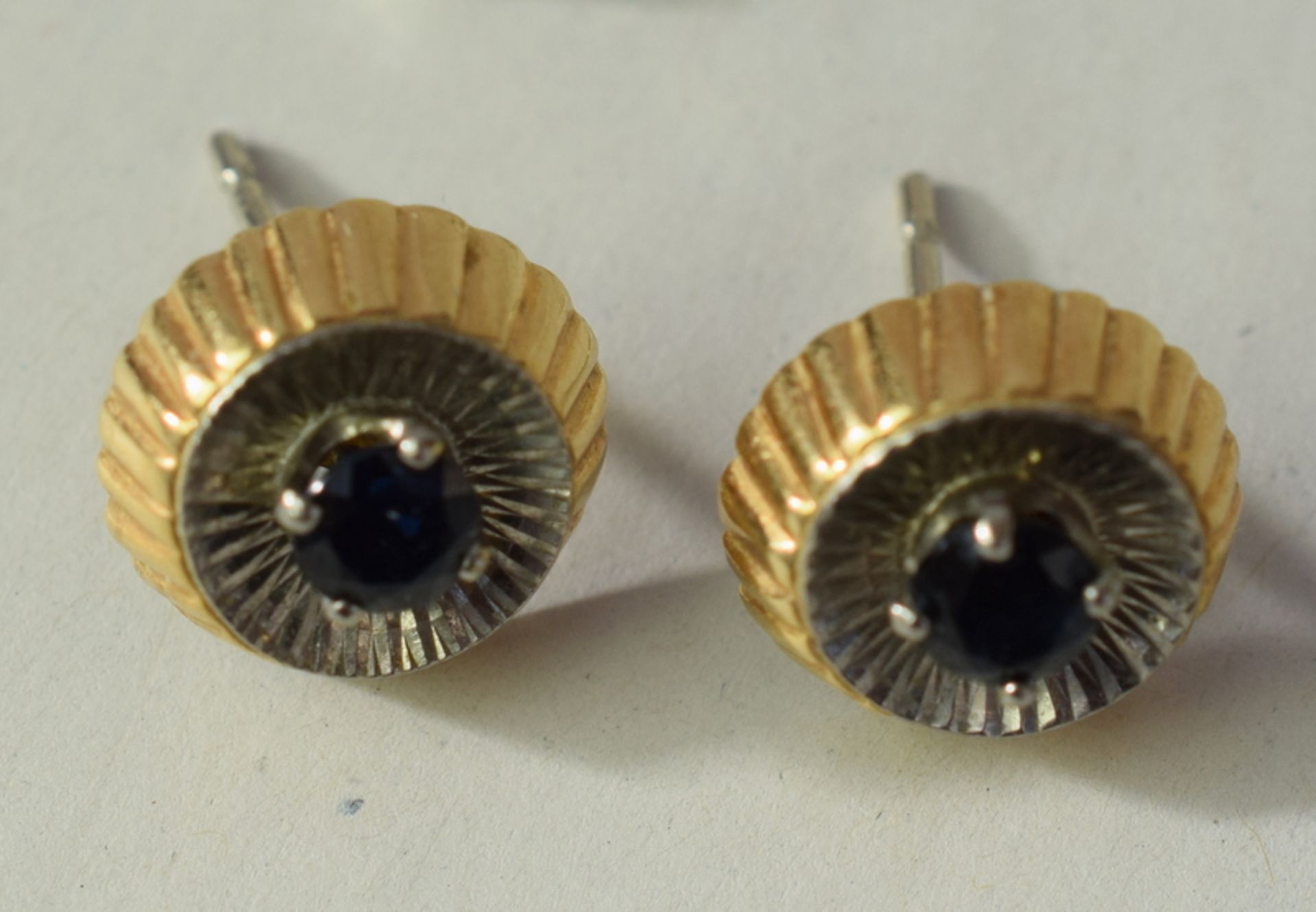 Vintage 18ct Gold and Sapphire Earrings - Image 2 of 3