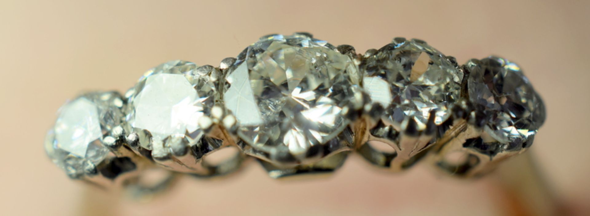 Vintage Lady's 1ct 5 Diamond Platinum Ring. - Image 3 of 6
