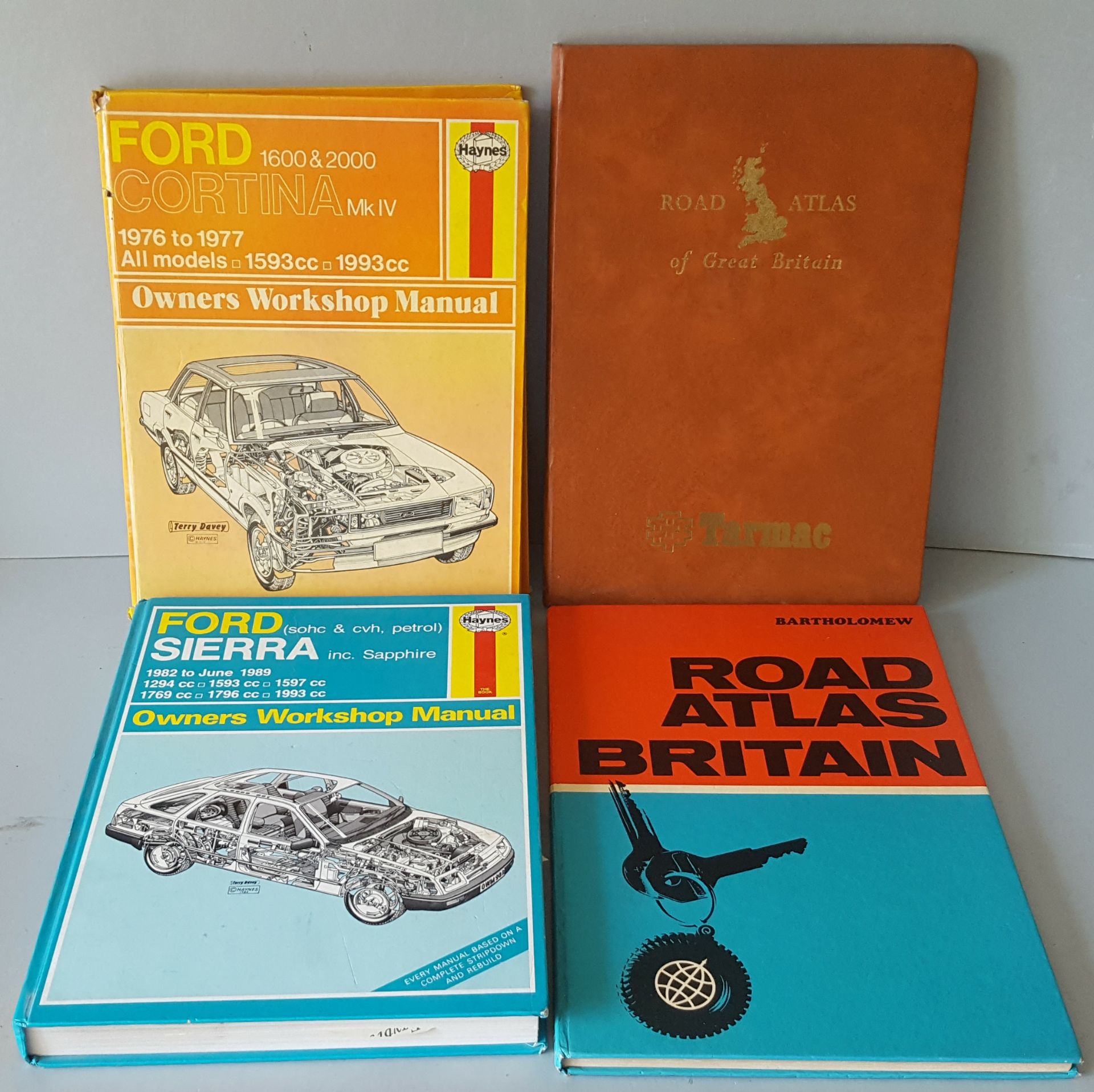 Vintage Motoring Books Automobilia Includes Triumph Herald & Ford Cortina - Bild 2 aus 3