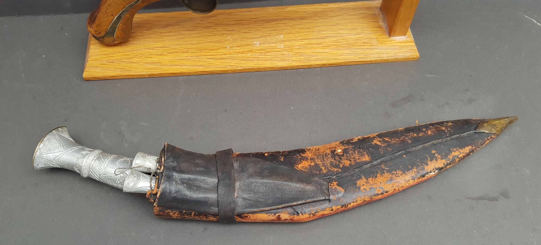 Vintage Military Items Replica Flintlock Pistol & Gurkha Kukri Knife - Image 3 of 3