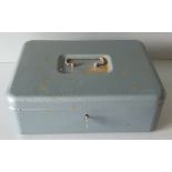 Vintage Vanguard Metal Cash Box With Key NO RESERVE