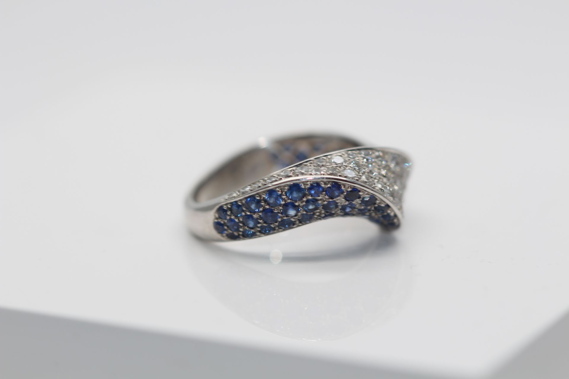 18ct White Gold Diamond and Sapphire Ring, - Image 2 of 5