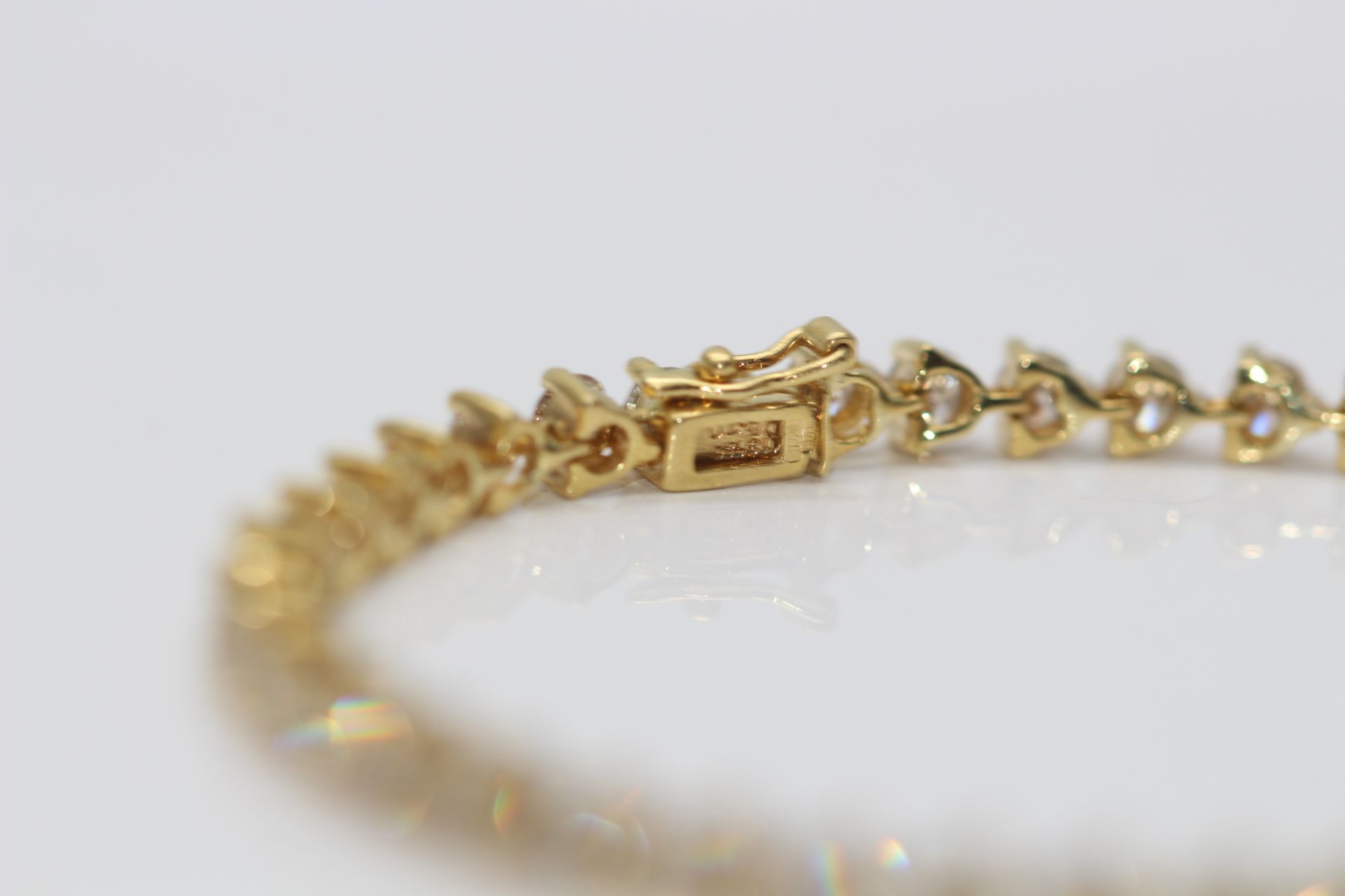 18ct Yellow Gold Ladies Diamond Bracelet - Image 2 of 3
