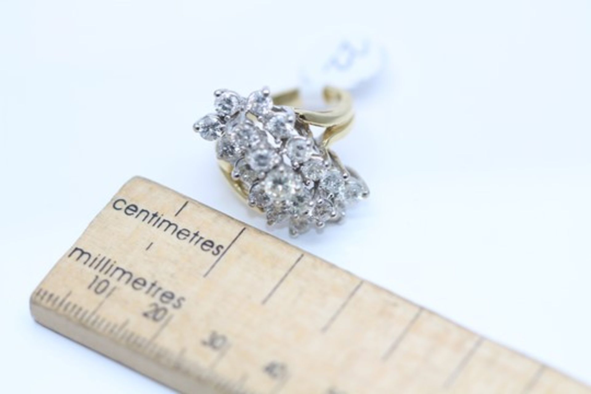 14ct Yellow gold ladies diamond ring, very impressive design consisting of 3.41 carats of - Image 3 of 4