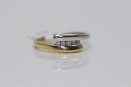 18ct White and Yellow Gold Crossover ring, set with five Brilliant cut diamond solitaires, Weight-