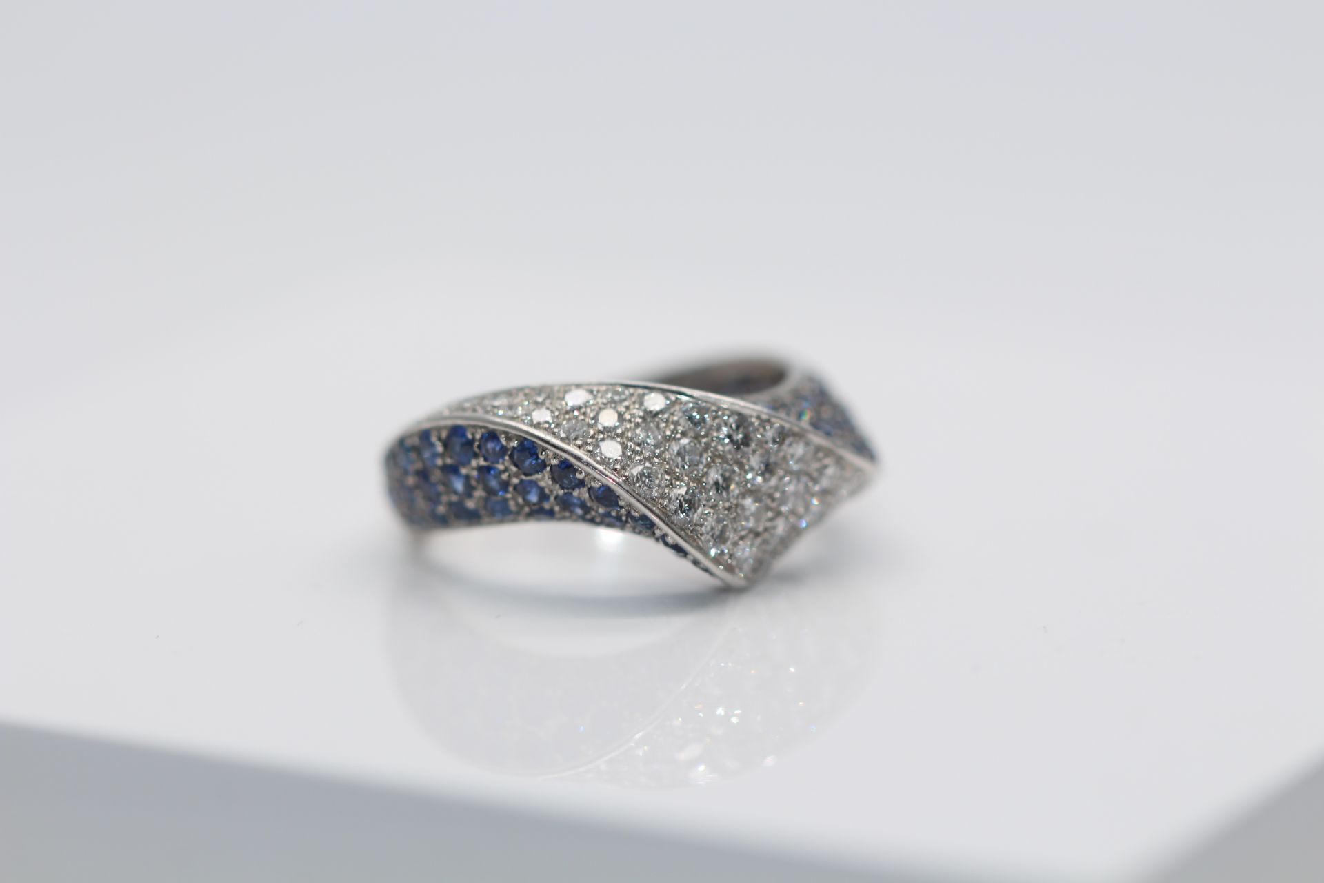 18ct White Gold Diamond and Sapphire Ring, - Image 4 of 5