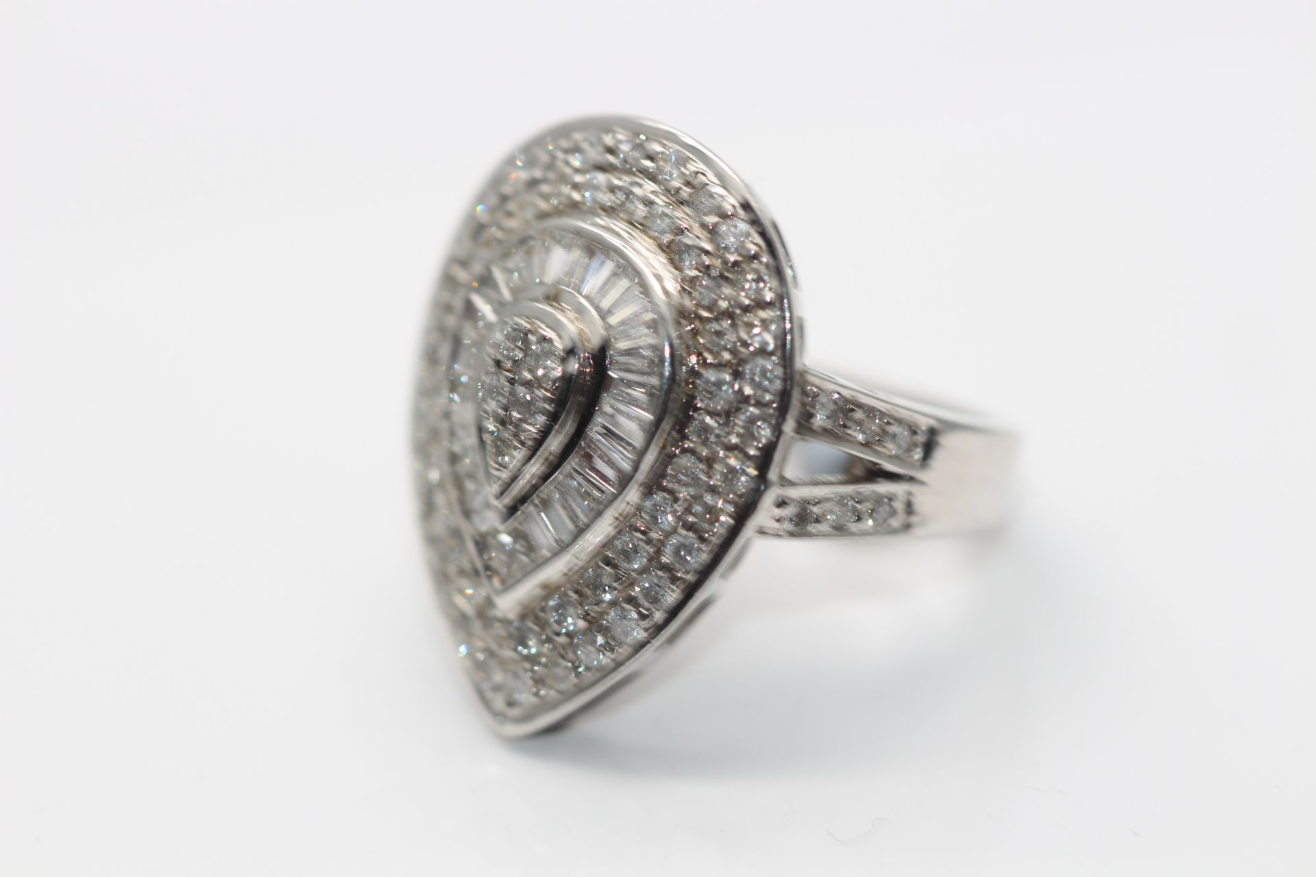 14ct White Gold Ladies Diamond Ring, Set With 3.63 Carats of Diamond Solitaires and Baguette's - Image 3 of 4