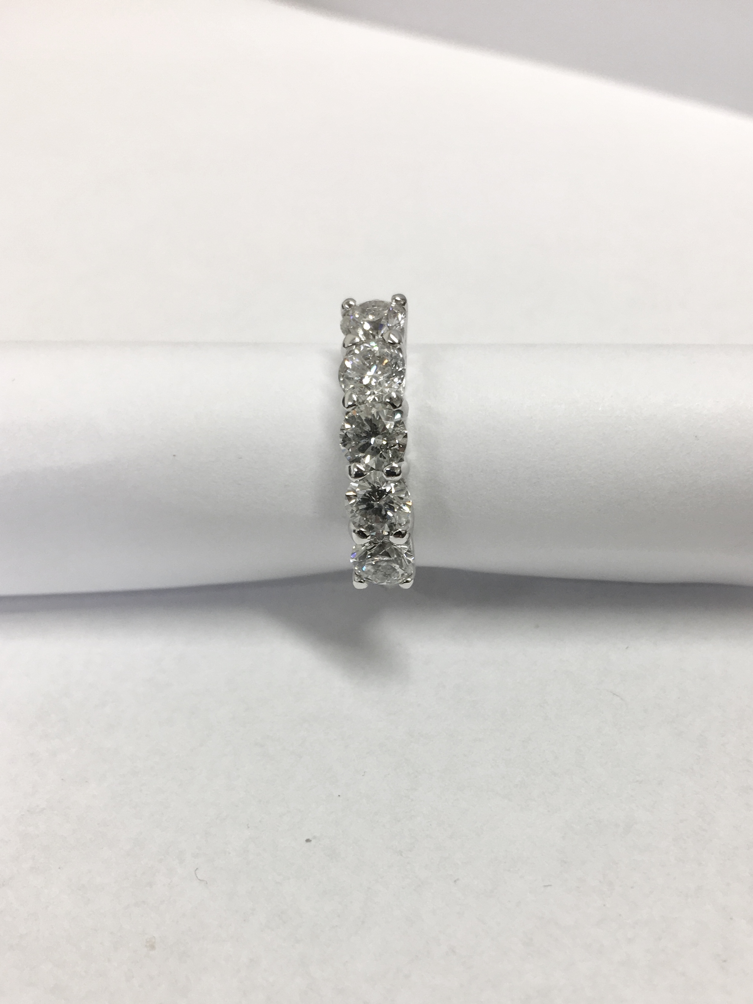 2.50ct diamond five stone ring. 5 x brilliant cut diamonds ( 0.50ct ) I colour and vs clarity. 4