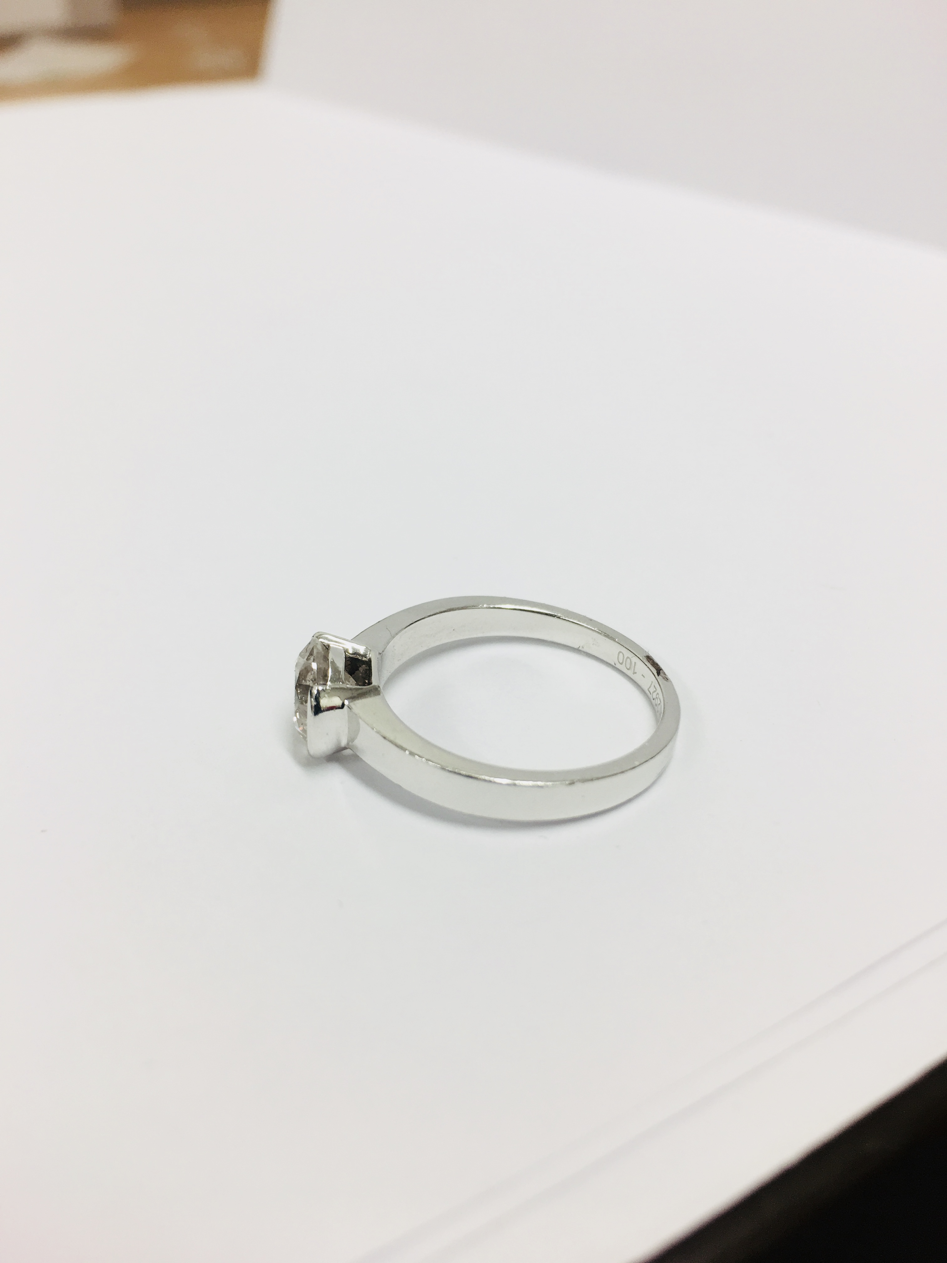 1.06ct diamond solitaire ring with a brilliant cut diamond. H colour and I1 clarity. Set in 18ct - Image 2 of 4