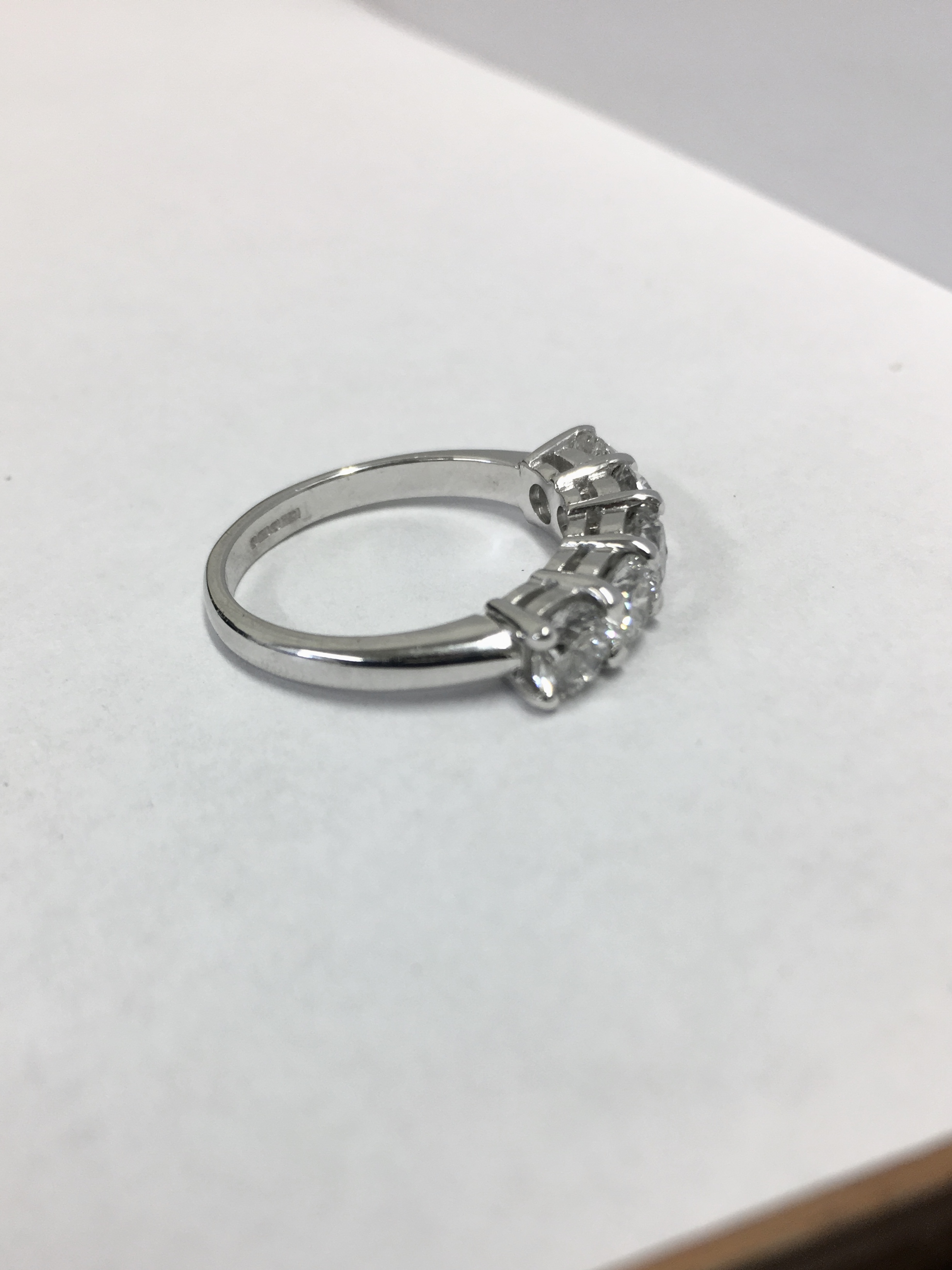 2.50ct diamond five stone ring. 5 x brilliant cut diamonds ( 0.50ct ) I colour and vs clarity. 4 - Image 3 of 4