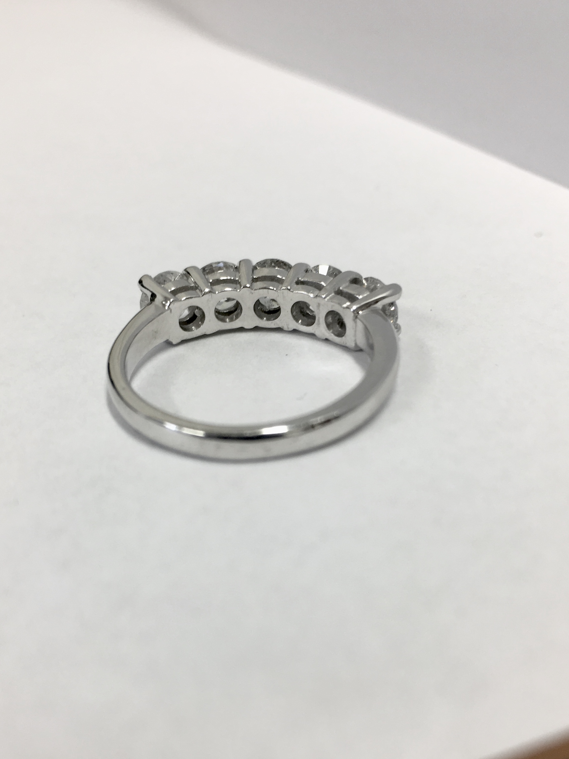 2.50ct diamond five stone ring. 5 x brilliant cut diamonds ( 0.50ct ) I colour and vs clarity. 4 - Image 4 of 4