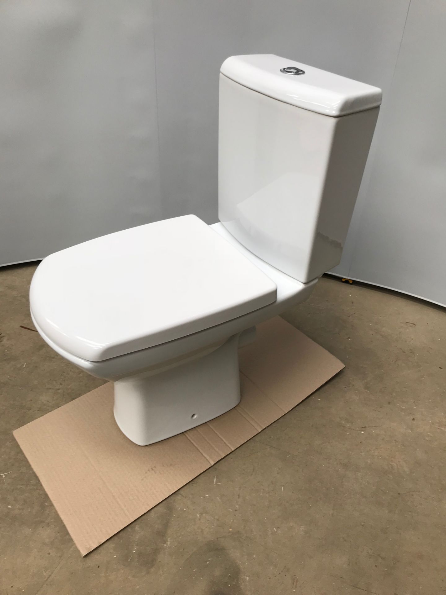 6 x NAVASSA CLOSE COUPLED TOILET WITH SOFT C - Image 10 of 10