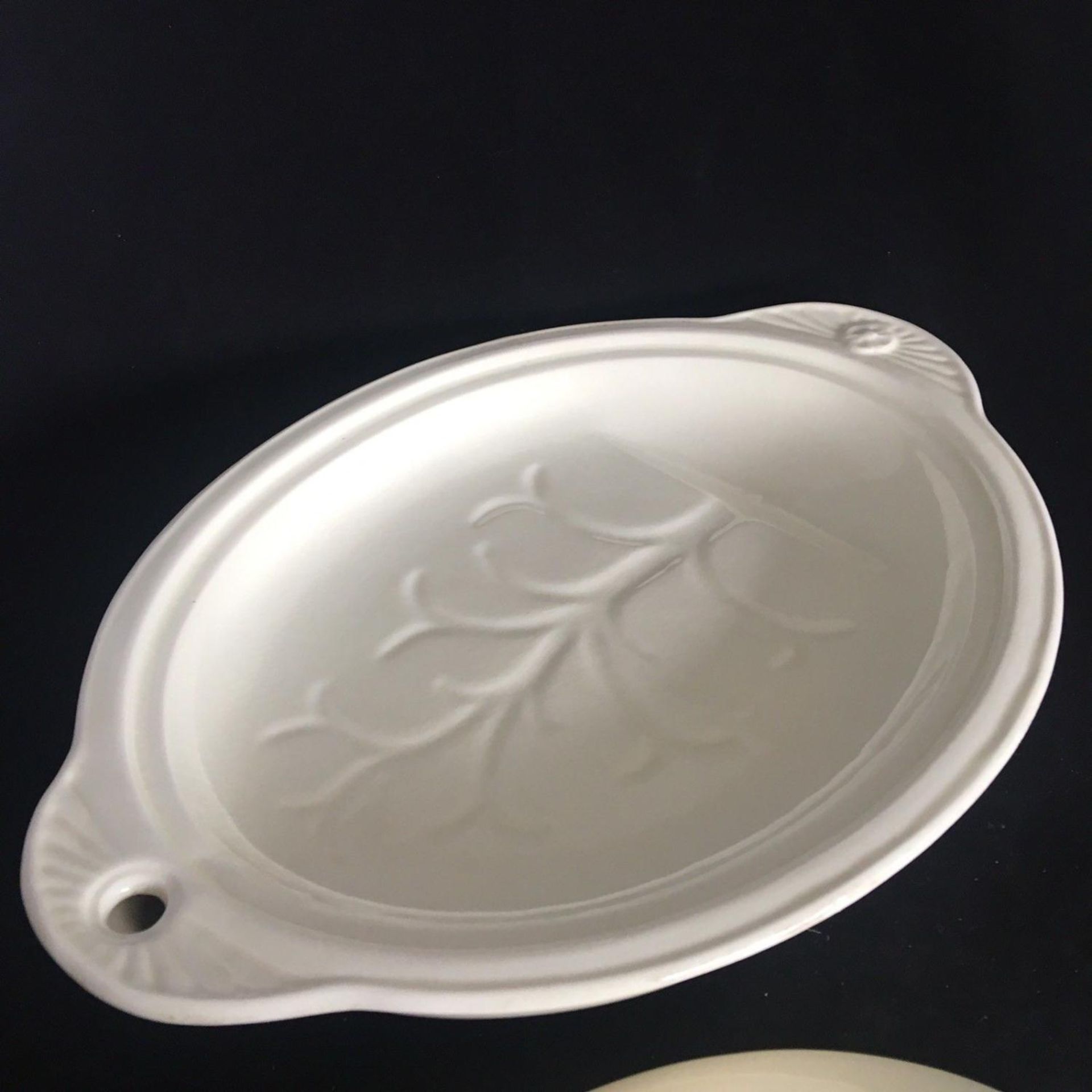 19th Century Wedgwood Cream Warming Dish Plate & Cover Meat Serving Platter - Image 2 of 4